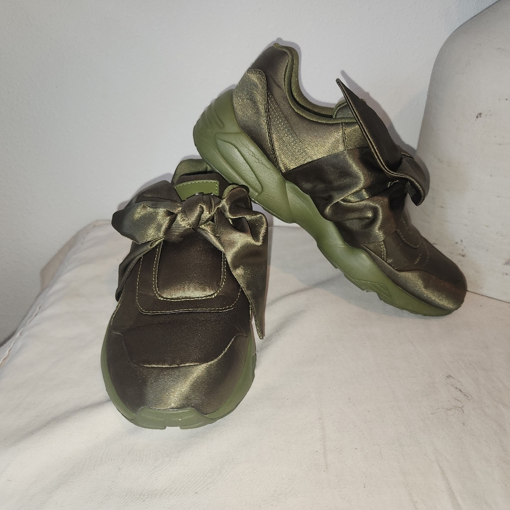 Puma Fenty Rihanna Sneakers Trainers Olive Green Bow Accent Satin Sz 8